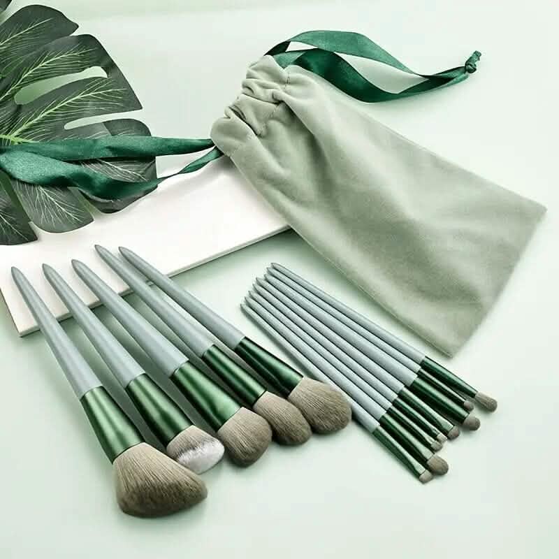 13-Piece: Professional Makeup Brush Set - A-1 Thread Vault