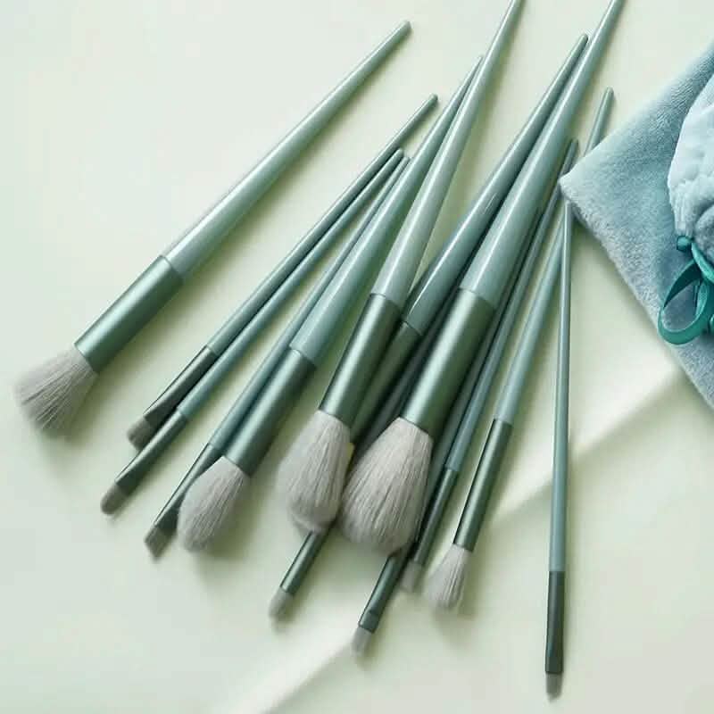 13-Piece: Professional Makeup Brush Set - A-1 Thread Vault