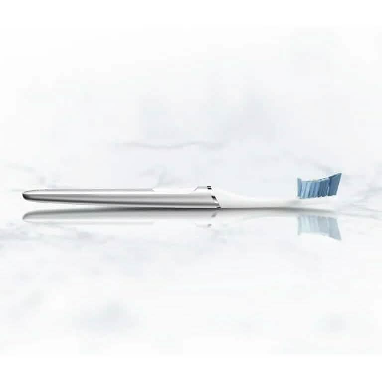 Oral-B Clic Deluxe Starter Kit, Manual Toothbrush with 3 Brush Heads & Magnetic Brush Mount - A-1 Thread Vault