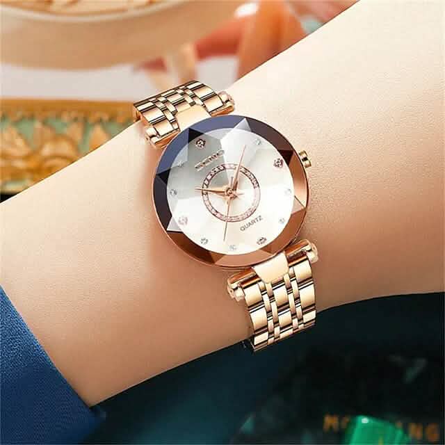 Women Golden and Silver Classic Quartz Watch - A-1 Thread Vault