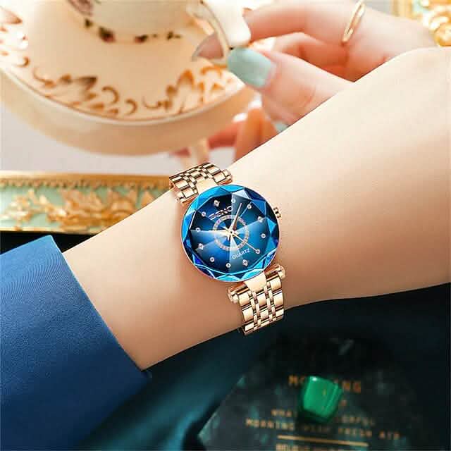 Women Golden and Silver Classic Quartz Watch - A-1 Thread Vault