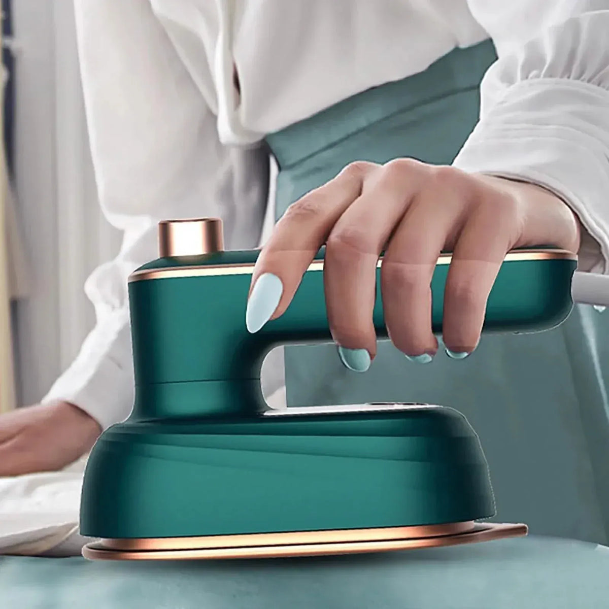 180° Rotating Mini Portable Folding Steam Iron - A-1 Thread Vault