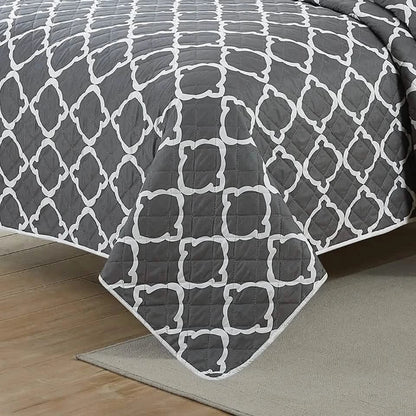 3-Piece Set: Bibb Home Printed Reversible Quilt Set - A-1 Thread Vault