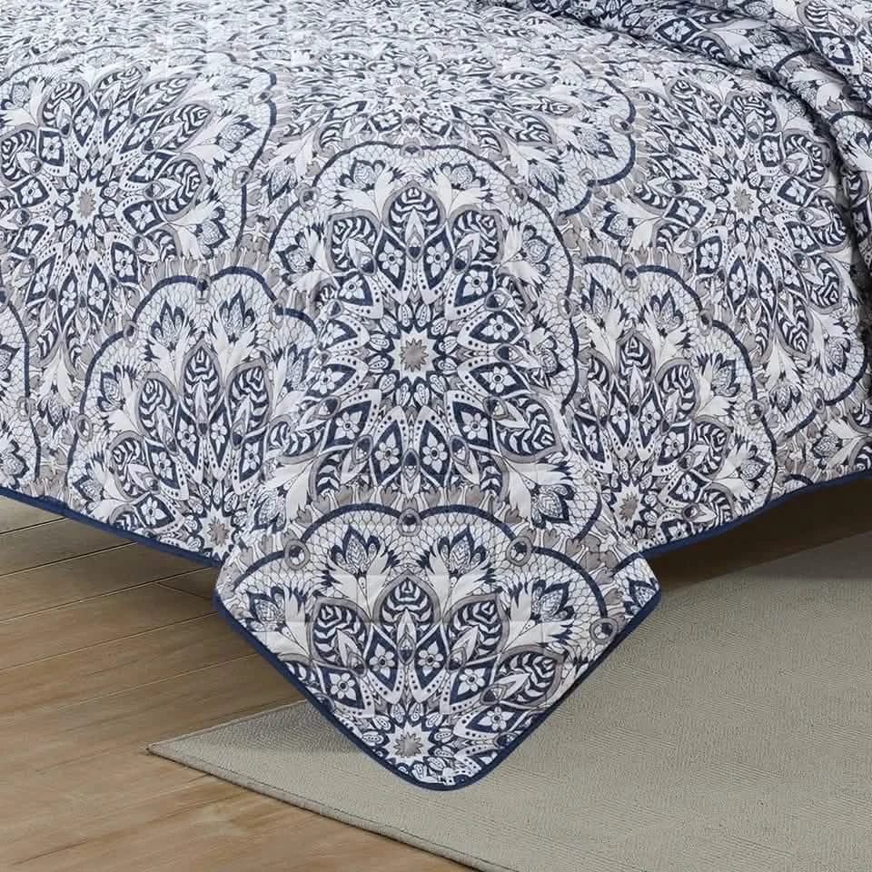 3-Piece Set: Bibb Home Printed Reversible Quilt Set - A-1 Thread Vault