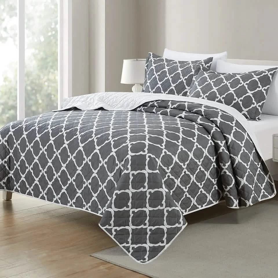 3-Piece Set: Bibb Home Printed Reversible Quilt Set - A-1 Thread Vault