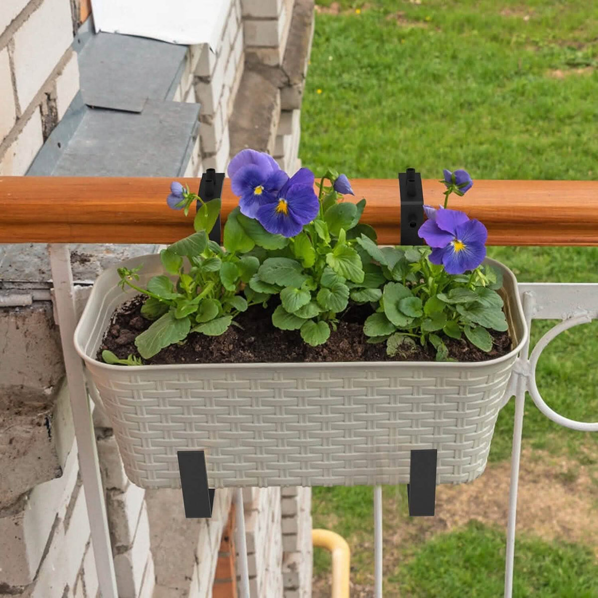 4-Piece: Adjustable Planter Box Brackets - A-1 Thread Vault