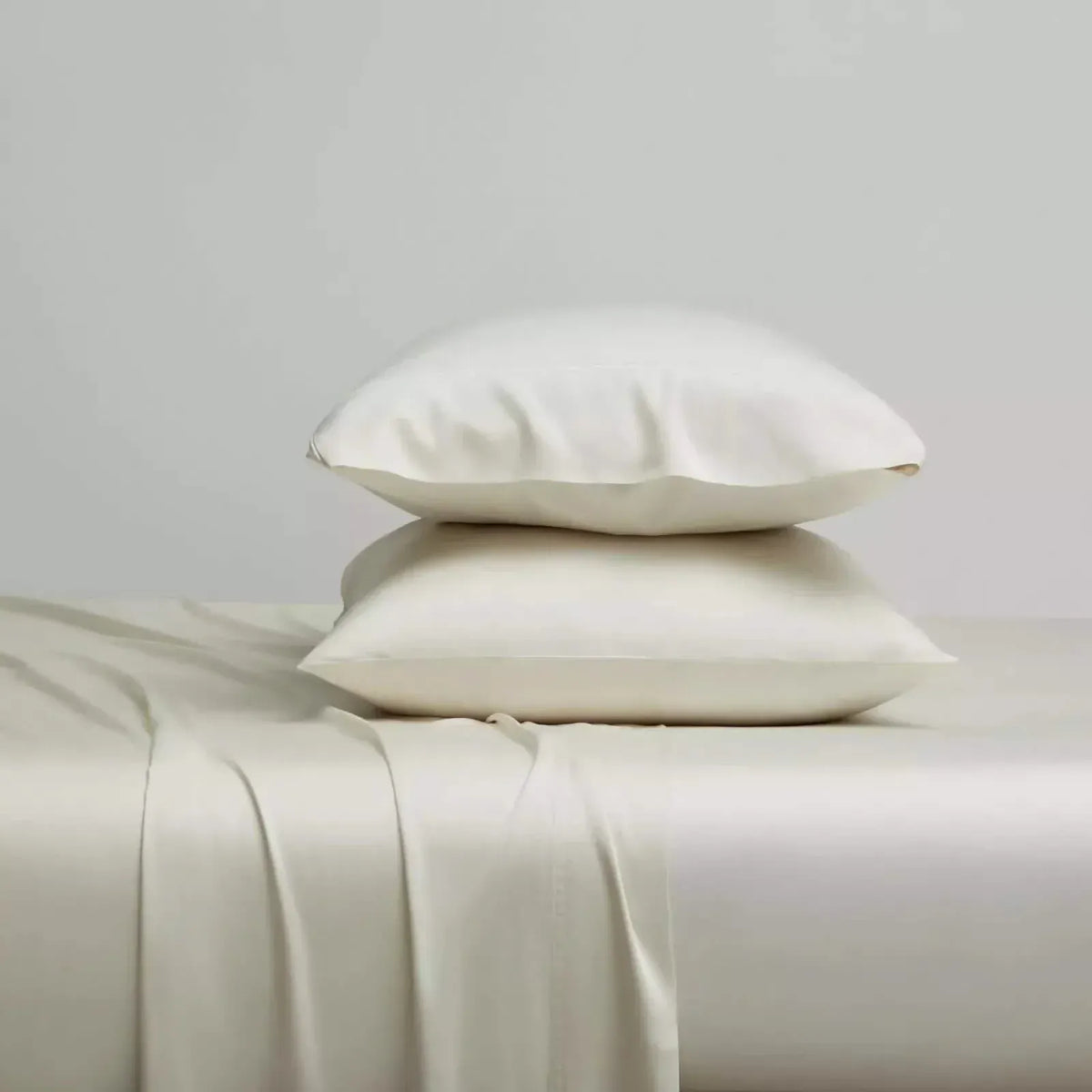 4-Piece Set: Kathy Ireland 300 Thread Count 100% Bamboo Sheet Set - A-1 Thread Vault