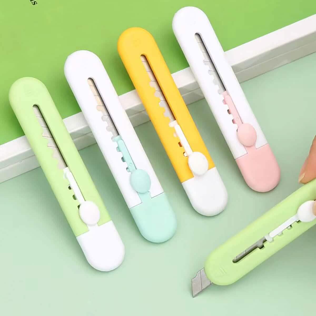 4-Pieces: Retractable Mini Art Cutter - A-1 Thread Vault
