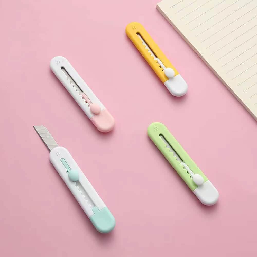4-Pieces: Retractable Mini Art Cutter - A-1 Thread Vault