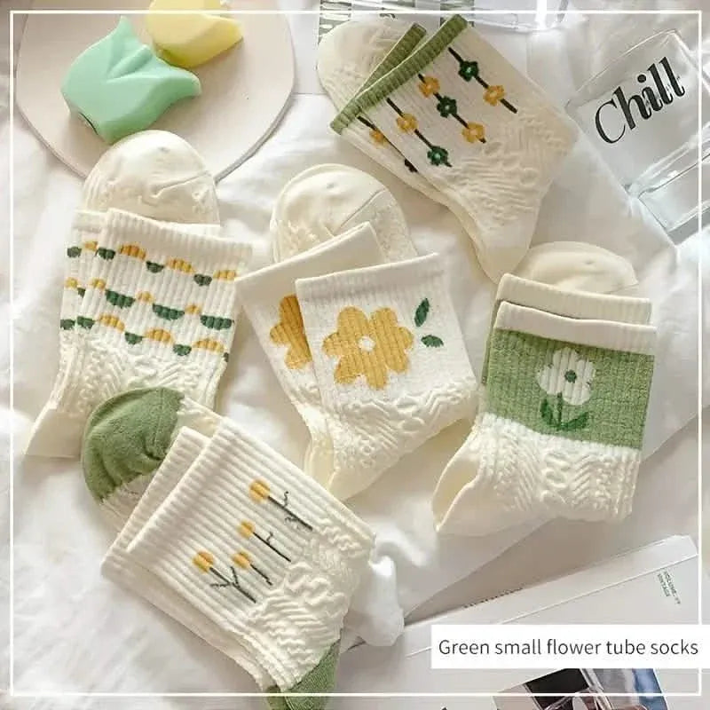 5-Pairs: Stylish Retro Floral Socks - A-1 Thread Vault