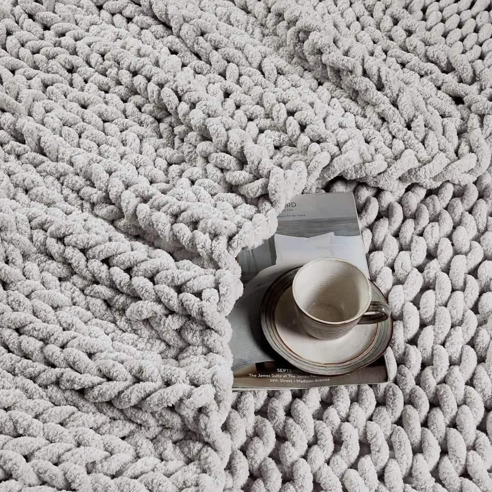 50" X 60" Kathy Ireland Chunky Chenille Plush Throw - A-1 Thread Vault