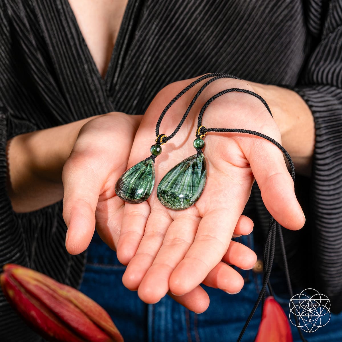 The Angel By My Side - Rare Seraphinite Pendant - A-1 Thread Vault