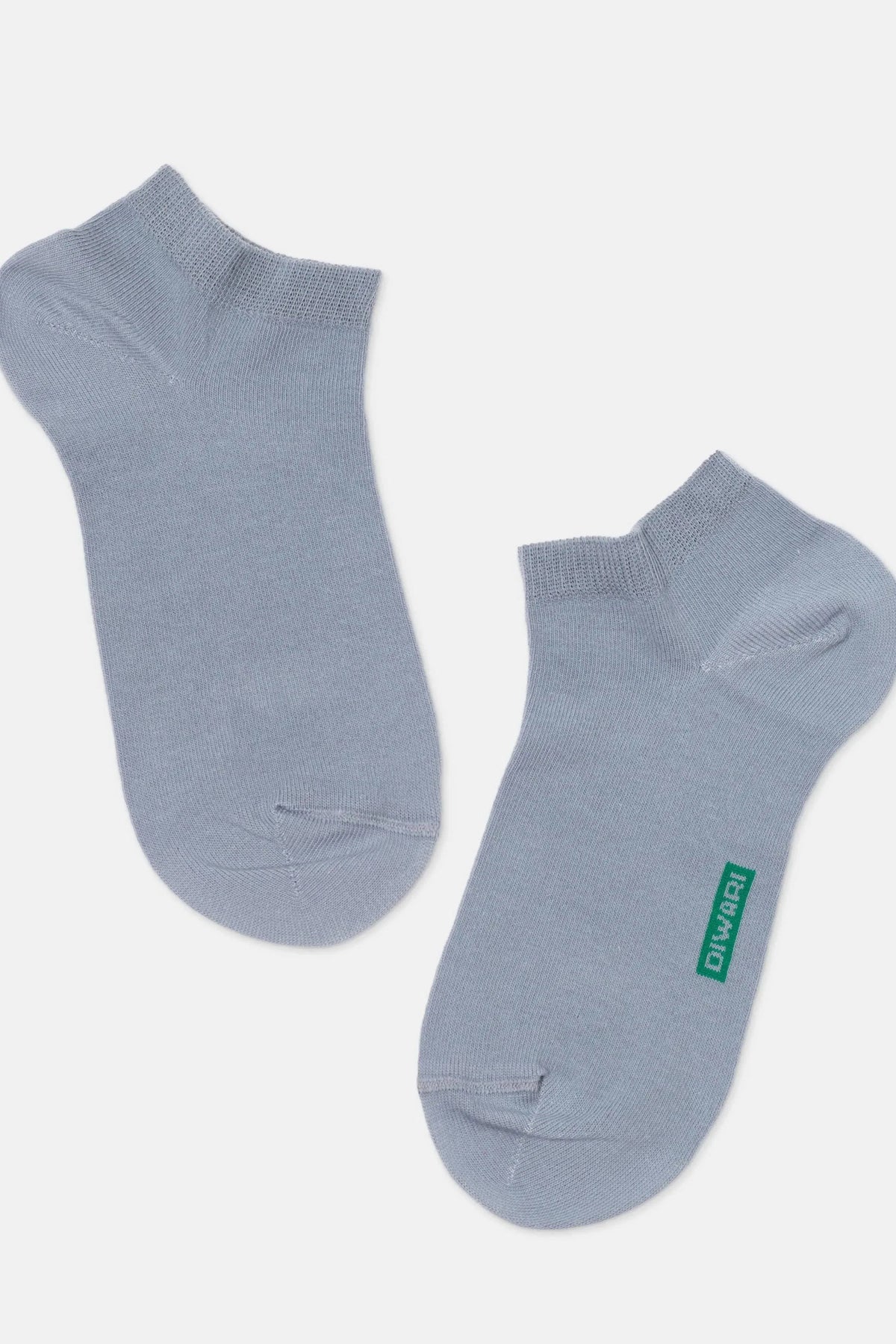 Two light grey ankle socks are laid flat on a plain white background, with a small green rectangular logo reading DIWARI visible on the side of one sock.