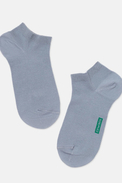 Two light grey ankle socks are laid flat on a plain white background, with a small green rectangular logo reading DIWARI visible on the side of one sock.