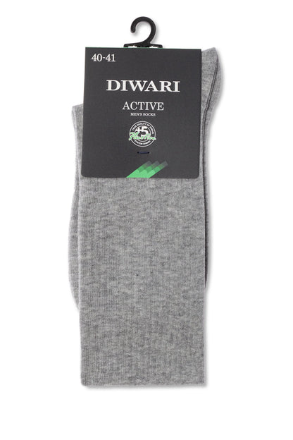 A pair of grey men's socks folded flat and attached to a black cardboard header card with the text 40-41 and DIWARI ACTIVE visible at the top.