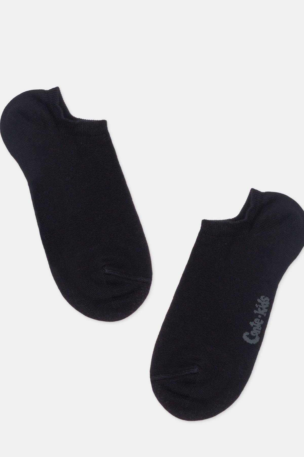 A pair of black ankle socks against a plain white background, with the text "Conte-kids" printed in small grey letters on the side of one sock.