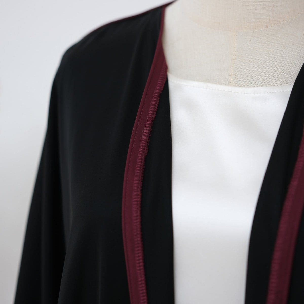 Contrast Piped Batwing Open Abaya(MOA325) - A-1 Thread Vault