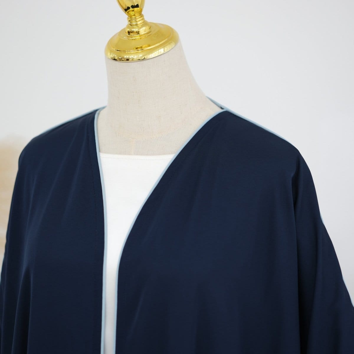Contrast Piped Batwing Open Abaya(MOA325) - A-1 Thread Vault