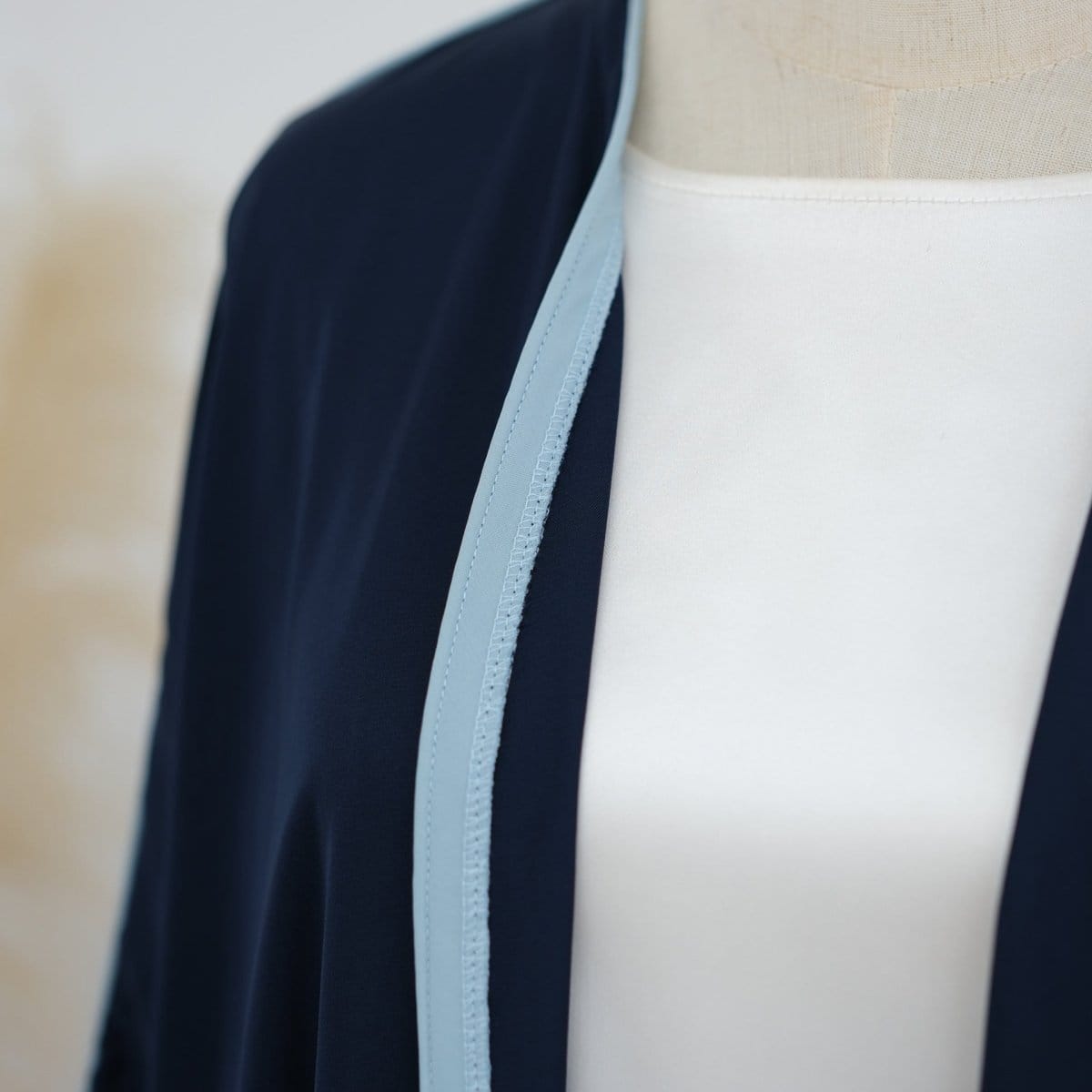 Contrast Piped Batwing Open Abaya(MOA325) - A-1 Thread Vault