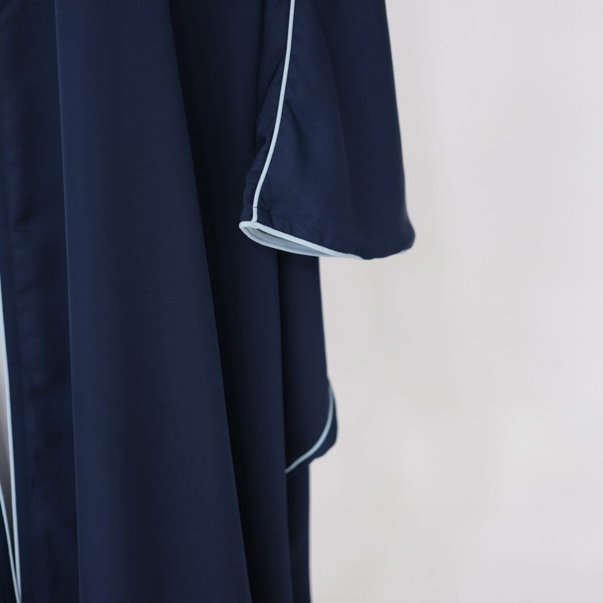 Contrast Piped Batwing Open Abaya(MOA325) - A-1 Thread Vault
