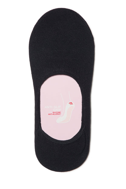 A black low-cut no-show sock features a pale pink inner insert with a diagram highlighting a red-striped anti-slip silicone grip at the heel.