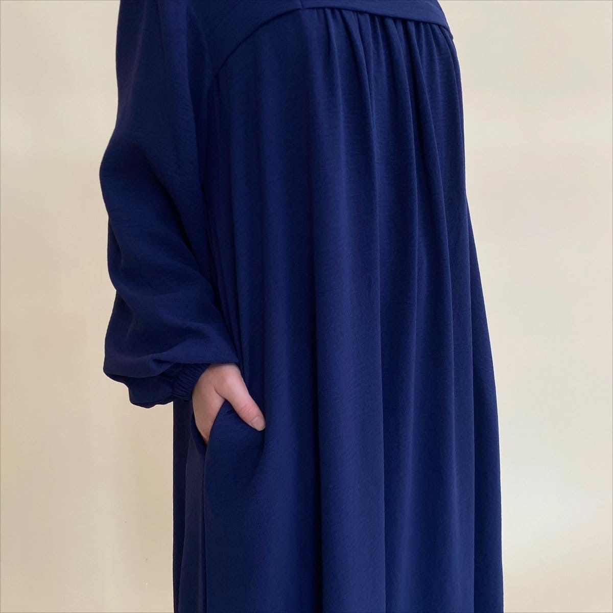 Crepe Abaya with Secure Pockets for Umrah VIP Exclusive Access (MAVIP386) - A-1 Thread Vault