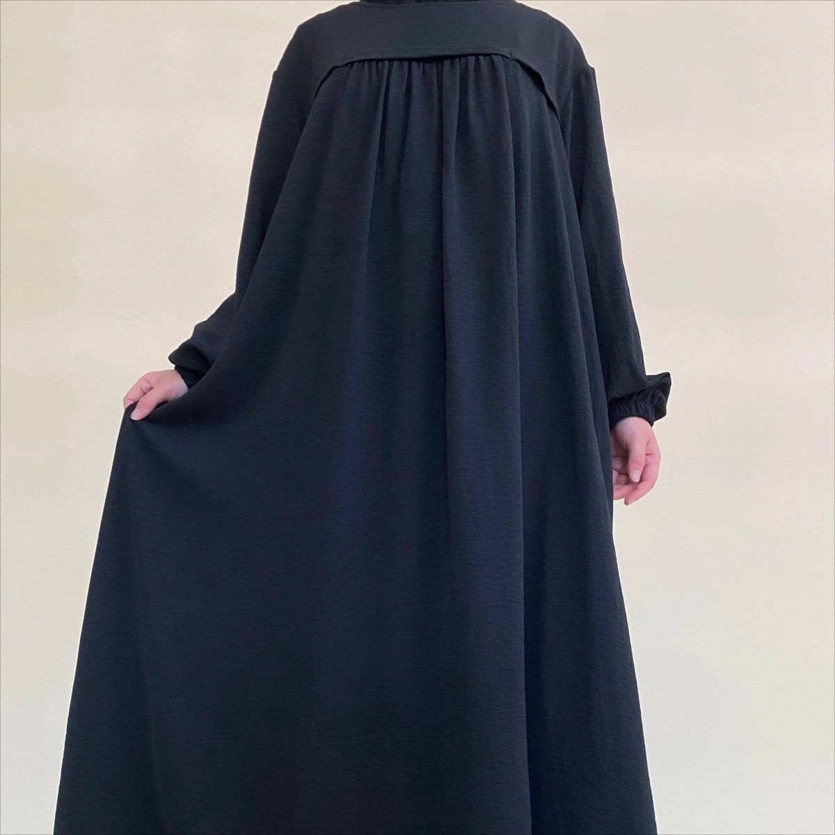 Crepe Abaya with Secure Pockets for Umrah VIP Exclusive Access (MAVIP386) - A-1 Thread Vault