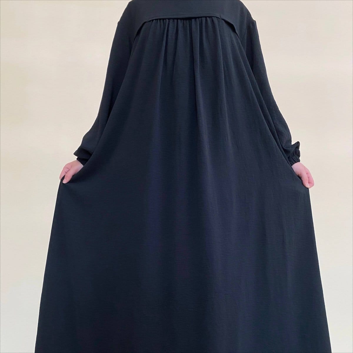 Crepe Abaya with Secure Pockets for Umrah VIP Exclusive Access (MAVIP386) - A-1 Thread Vault