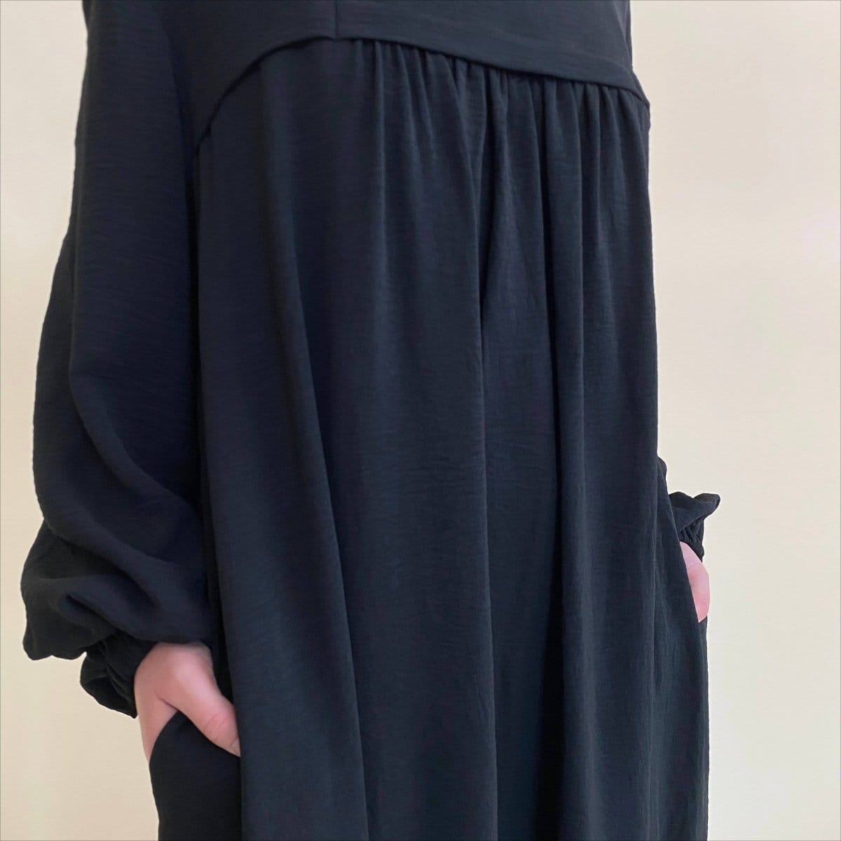 Crepe Abaya with Secure Pockets for Umrah VIP Exclusive Access (MAVIP386) - A-1 Thread Vault