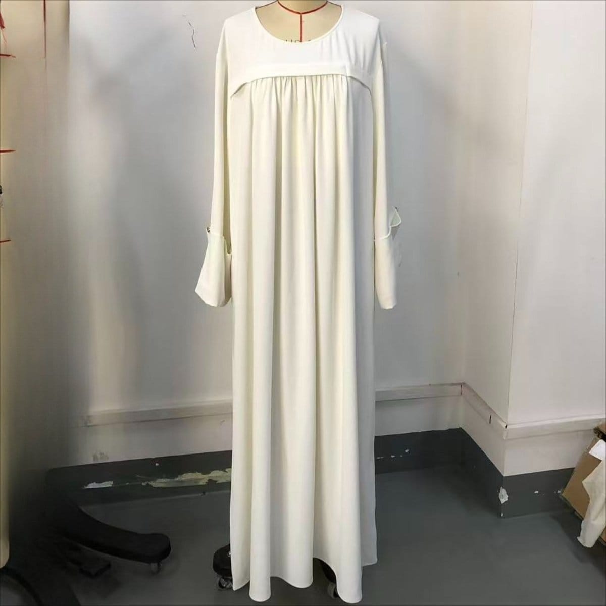 Crepe Abaya with Secure Pockets for Umrah VIP Exclusive Access (MAVIP386) - A-1 Thread Vault