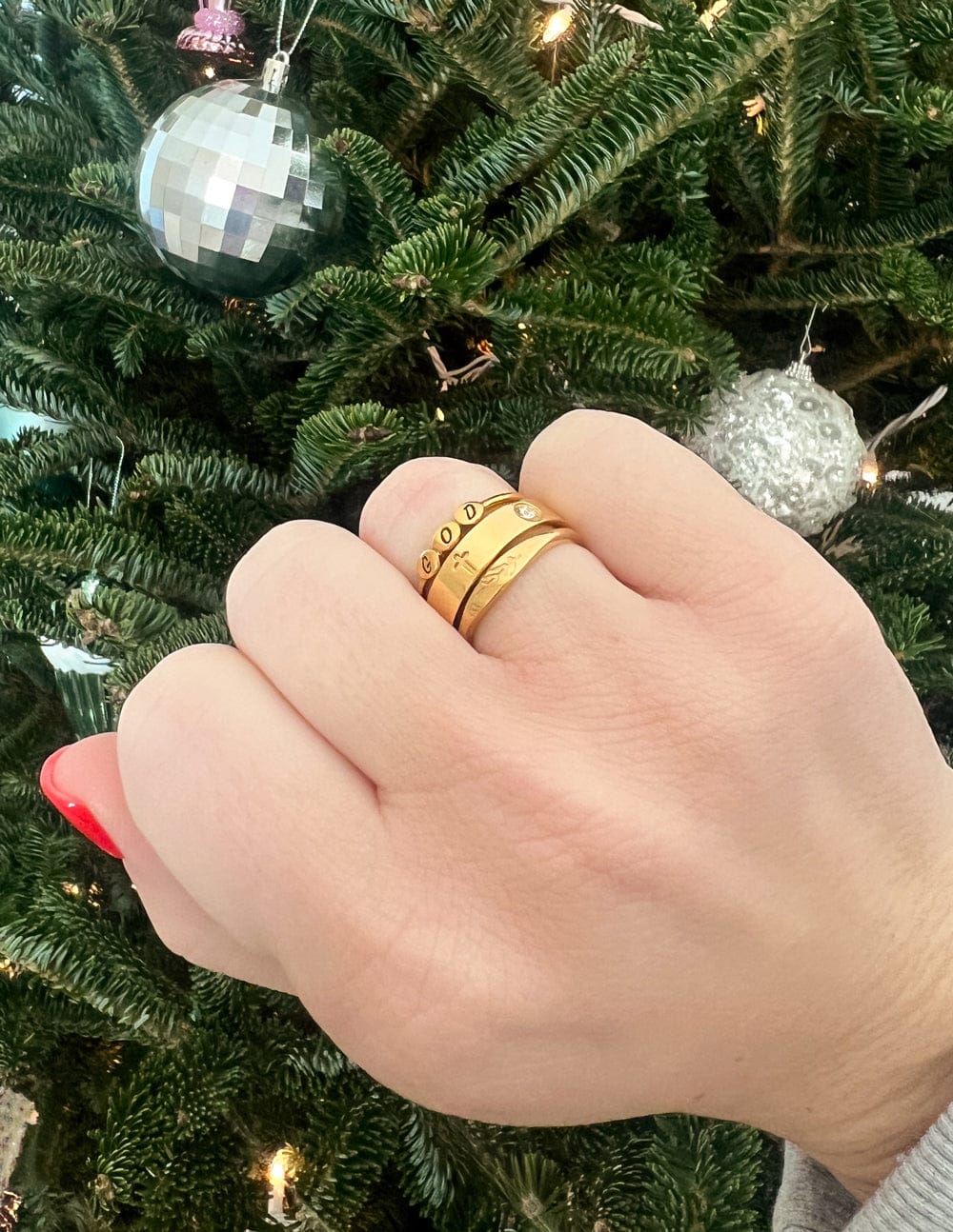 Dainty Vine Ring - A-1 Thread Vault