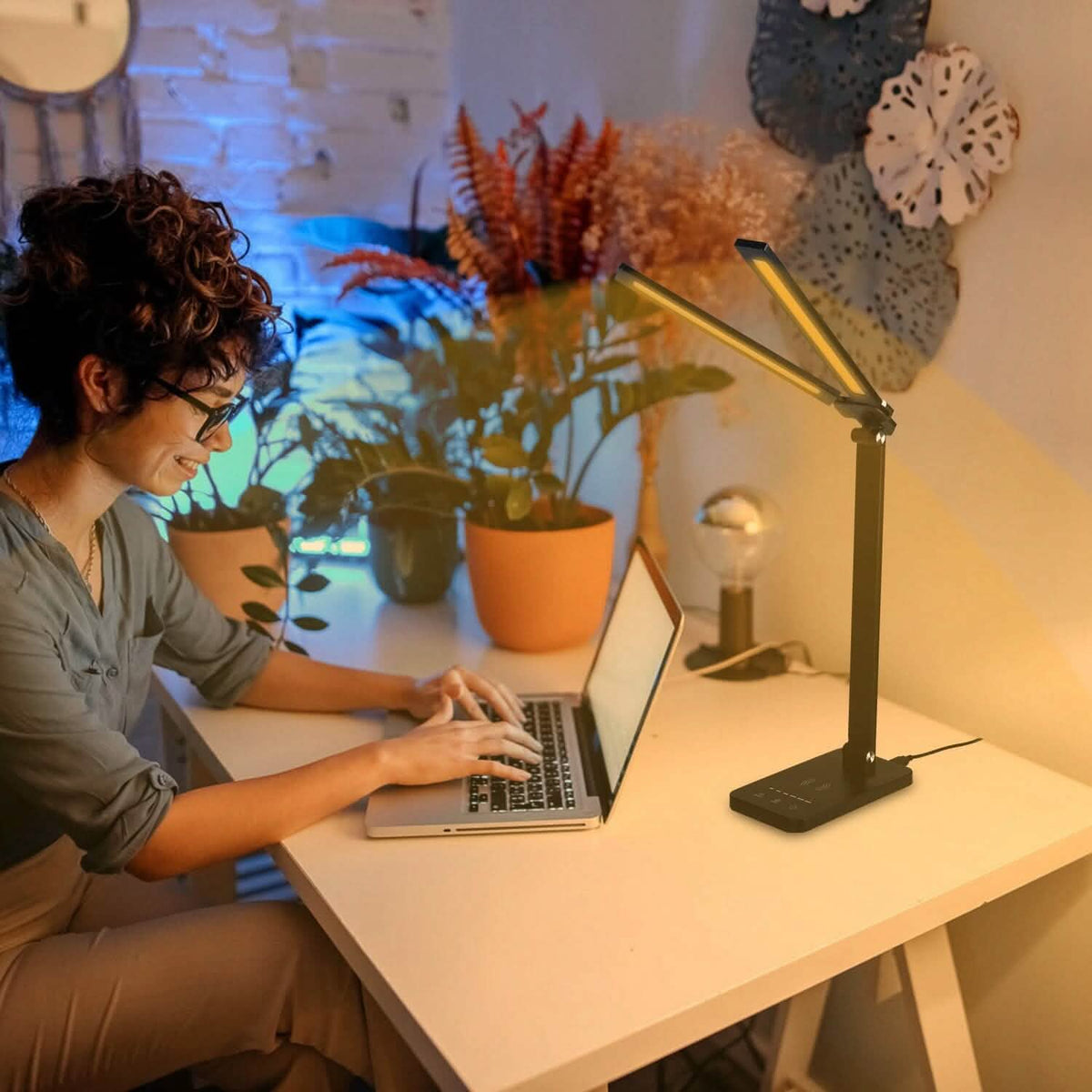 Double Head Desk Lamp with Wireless Charging USB Port - A-1 Thread Vault