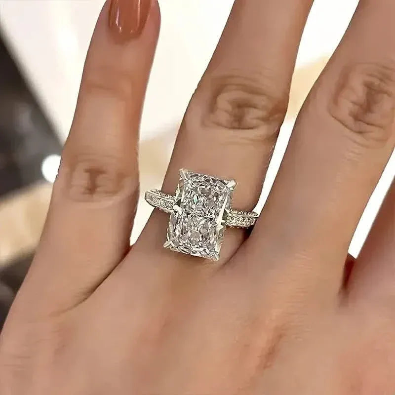 Elegant Ring Inlaid Shining Zirconia In Rectangular Shape - A-1 Thread Vault