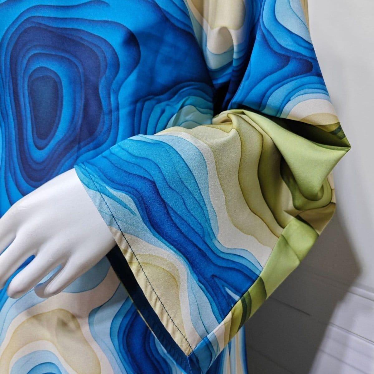 Fluid Topographic Print Open Abaya & Matching Hijab Set(MOA331) - A-1 Thread Vault
