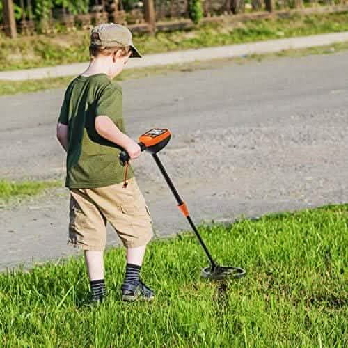 Metal Detector Mainly for Kids with Large Back-lit LCD Display MMD03 - A-1 Thread Vault