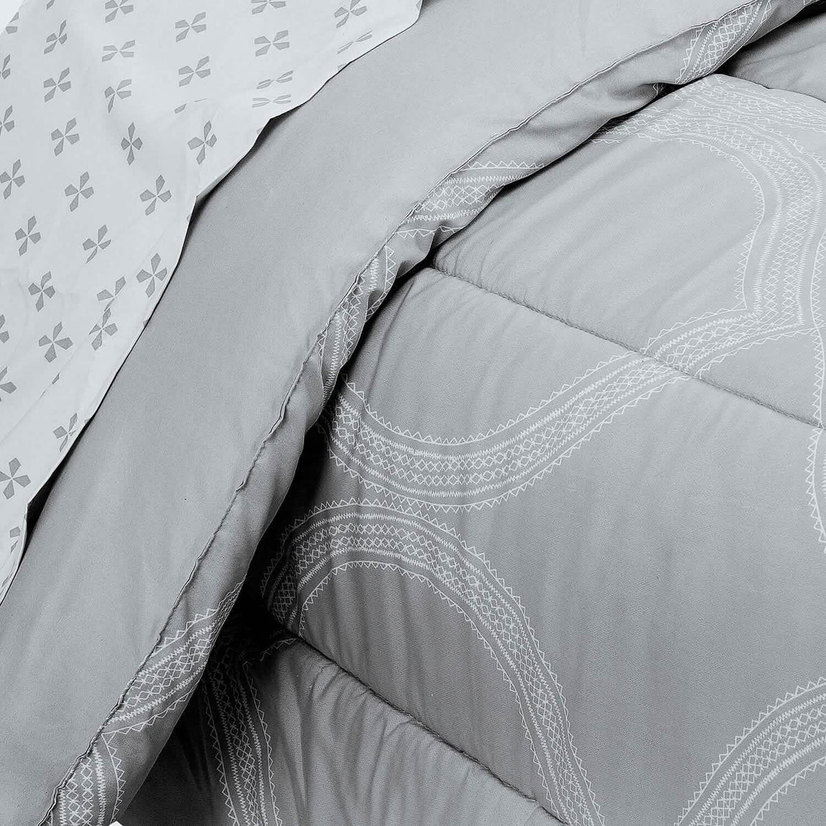 Sloane Street Ogee Bed in a Bag with Solid Reverse Comforter - A-1 Thread Vault