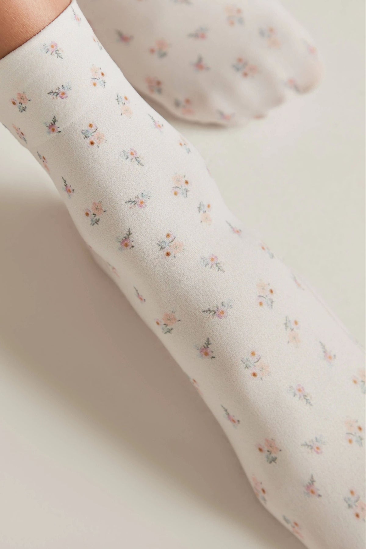 Socks Conte Fantasy 900 - Romance - A-1 Thread Vault