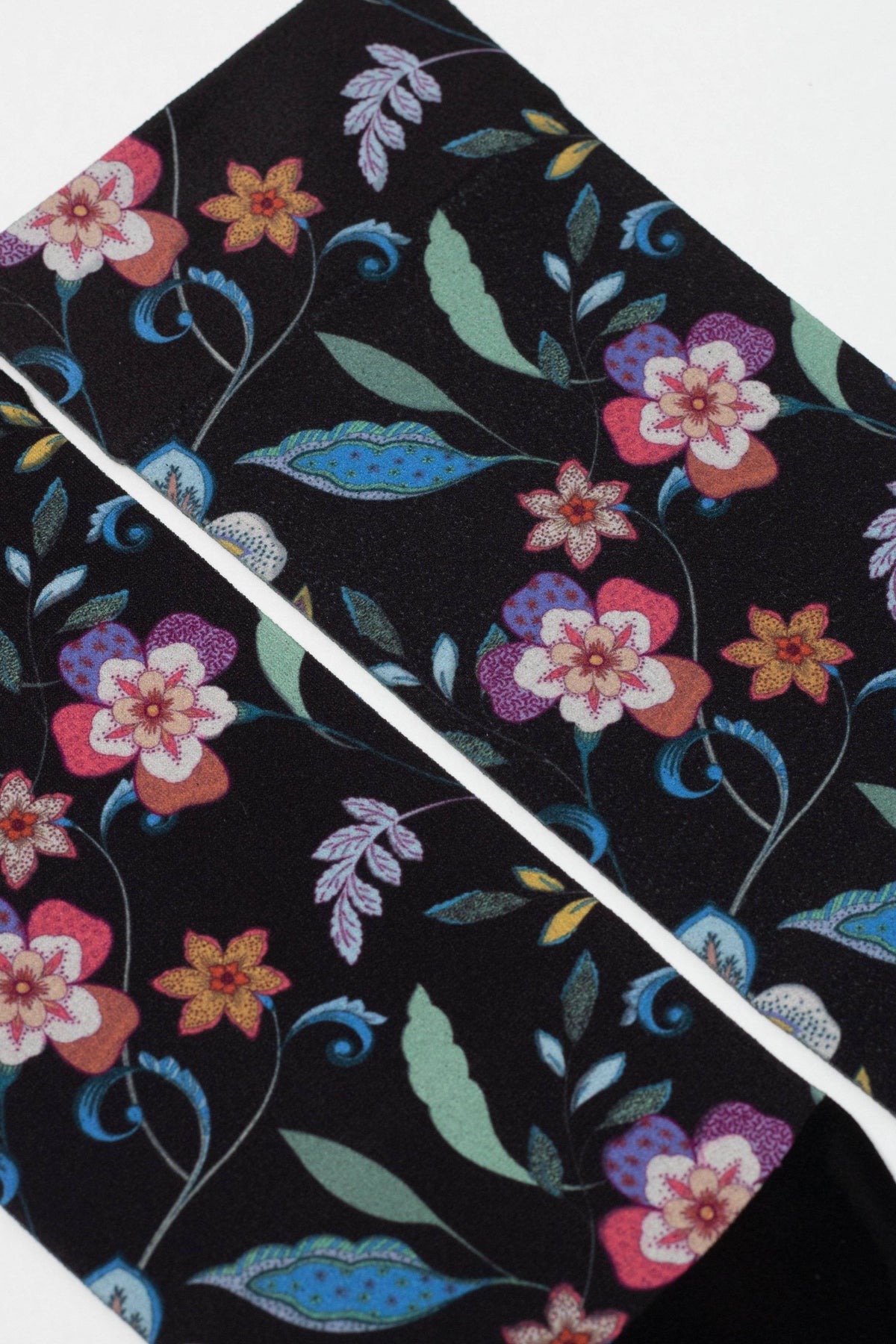Socks Conte Fantasy 905 - Flowers - A-1 Thread Vault