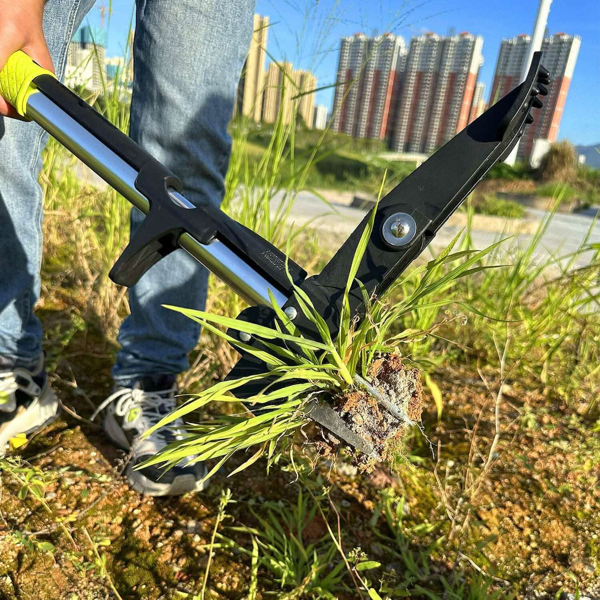 Standup Aluminum Weed Puller with 4 Claws - A-1 Thread Vault
