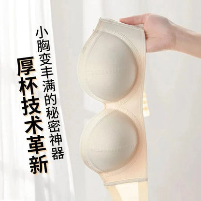 A hand holds up a beige strapless bra with heavily padded cups against a bright, softly lit background with Chinese text overlaid on the left side.