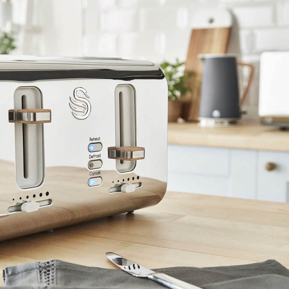 Swan Nordic 4 Slice Toaster - A-1 Thread Vault