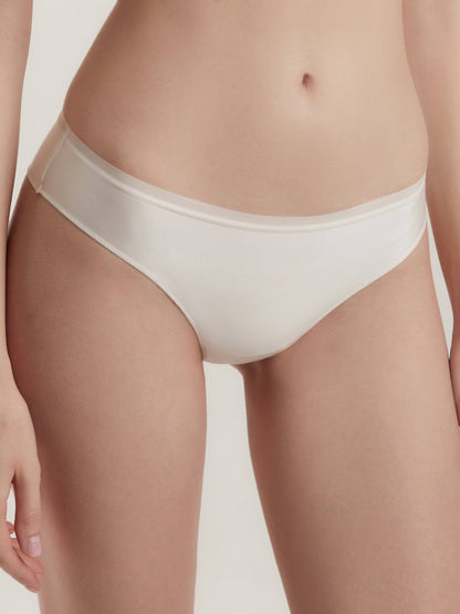 Panties Conte Day By Day RP6115 - Thong with a low waistline - A-1 Thread Vault