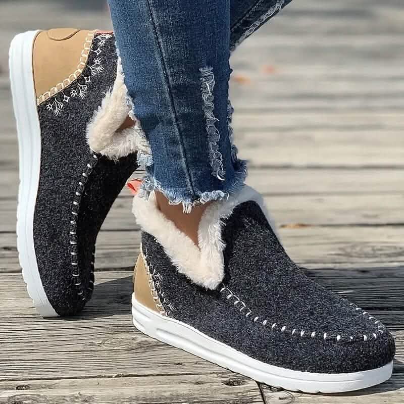 Women's Warm Thermal Plush Lined Flat Shoes - A-1 Thread Vault